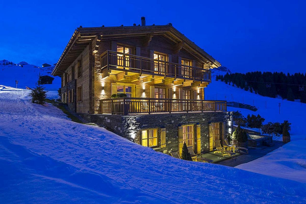 Exclusive chalet uberhaus in Lech with lovely ski slopes all around it