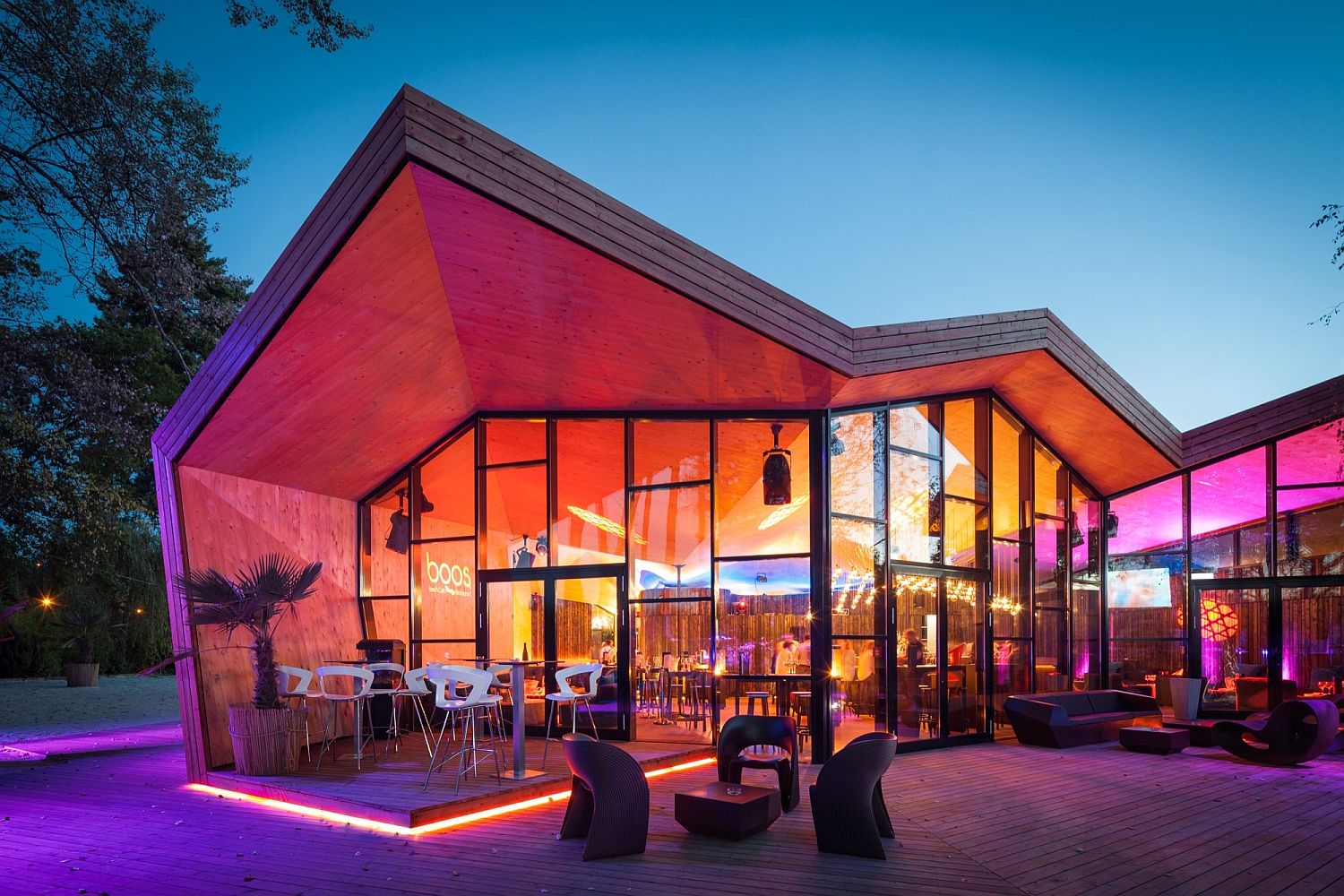 Inspired by the Art of Origami: Creative Beach Club Restaurant in ...