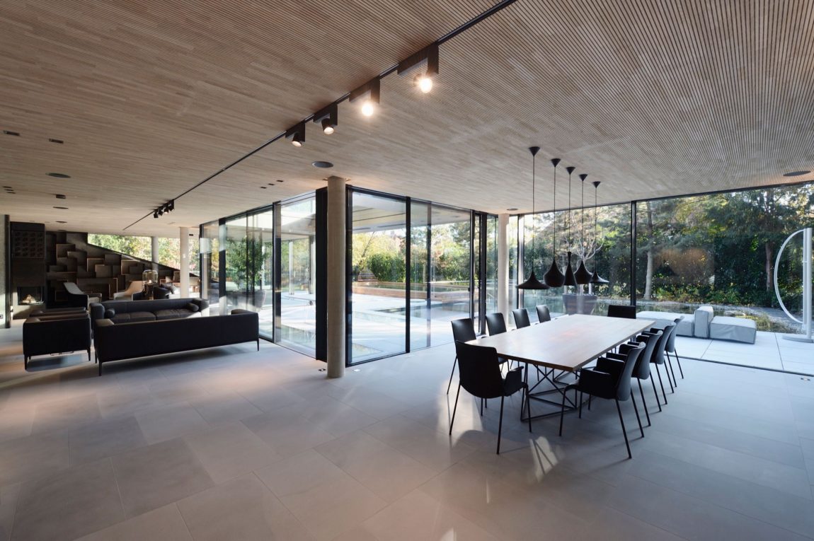 Gorgeous and track lighting and pendants in black for the interior