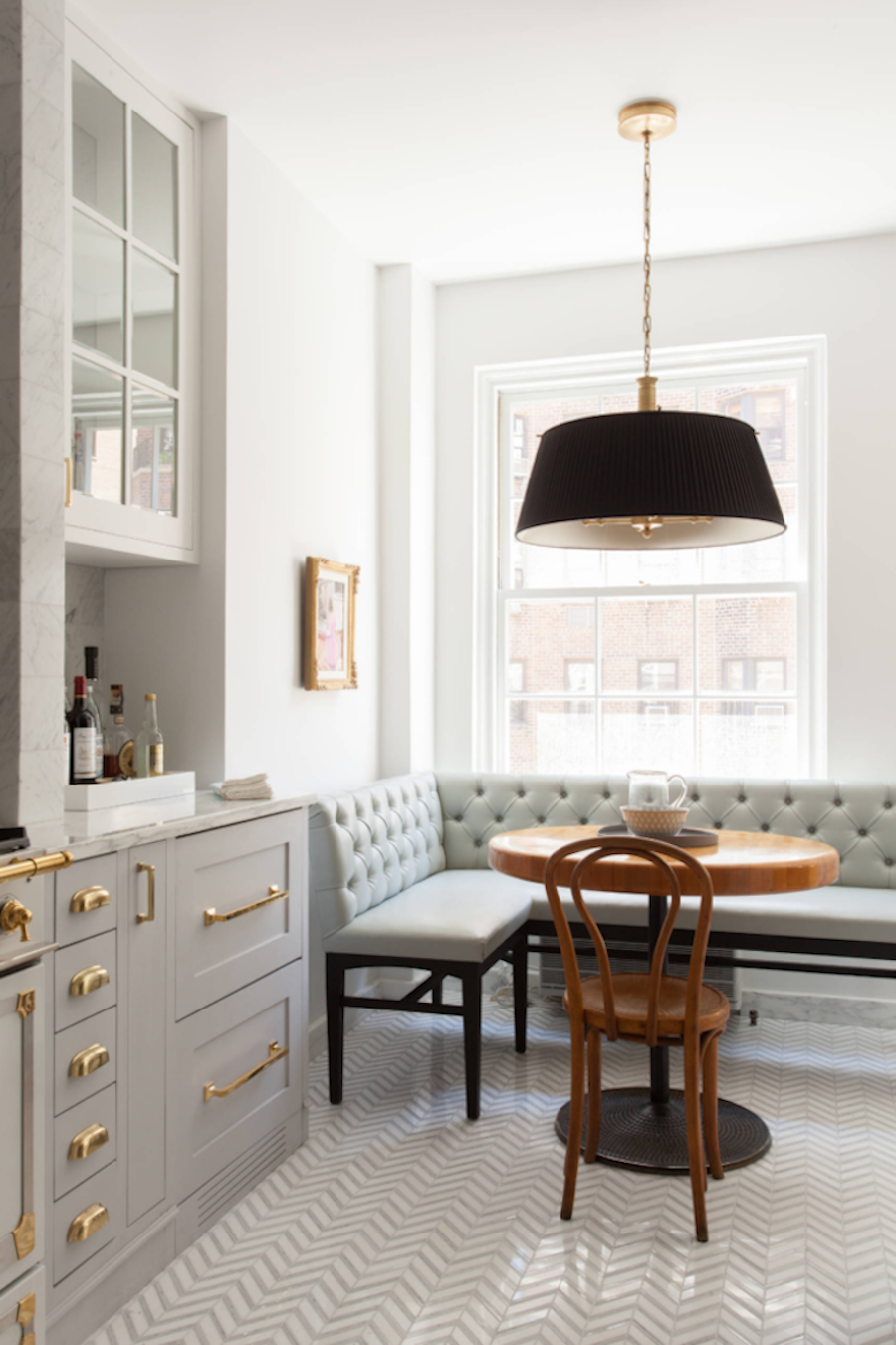 Gray-banquette-channeling-the-look-of-a-serene-cafe