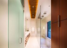 Innovative-lighting-fixture-brings-brightness-to-the-bathroom-217x155