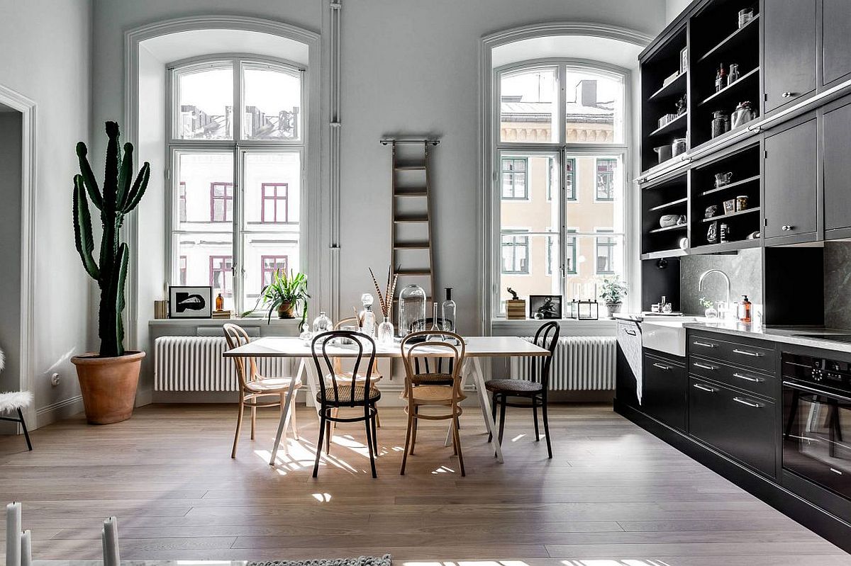 Kitchen cabinets in black bring contrast to the stylish interior