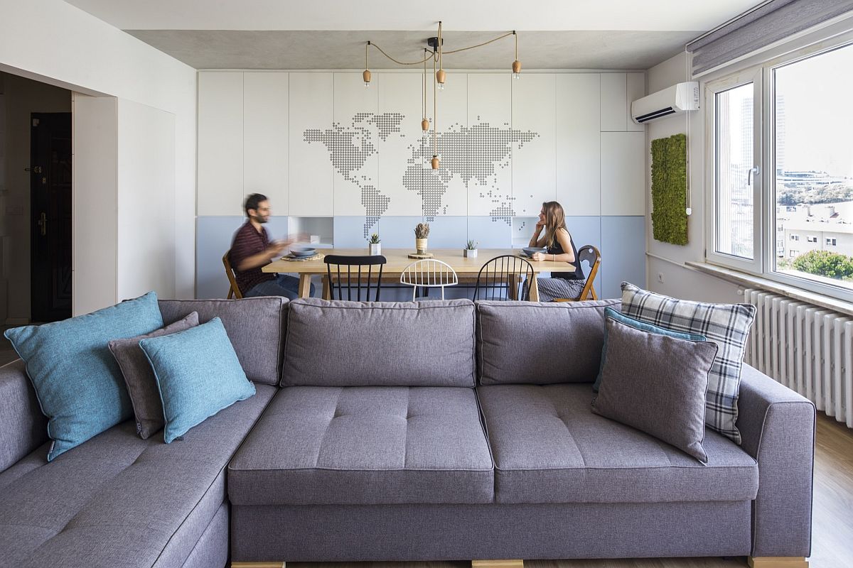 Living room of the small Istanbul apartment in white with a touch of Gray