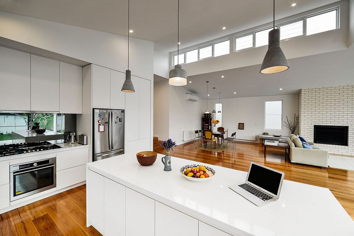 Mix-up-those-pendants-above-the-kitchen-island-for-a-cool-look