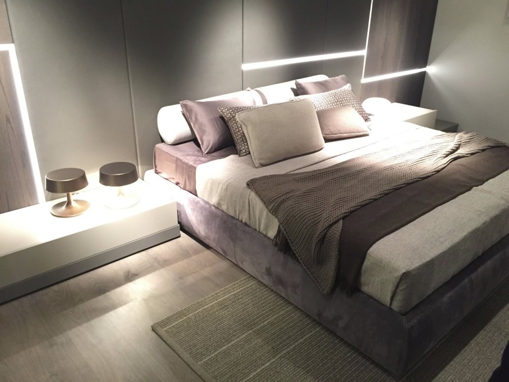 Modern-bedroom-with-shades-of-beige-and-taupe