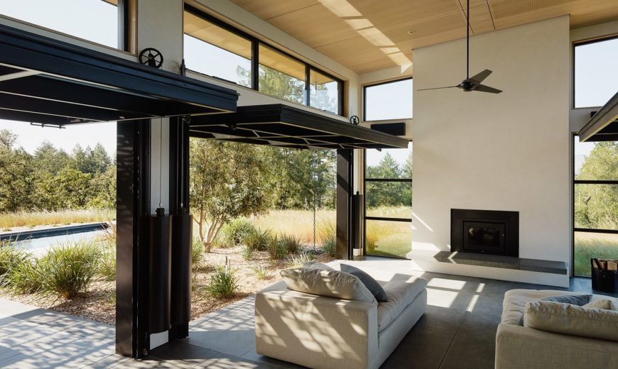 Connecting with Nature: Open and Serene Retreat Blurs Traditional Boundaries