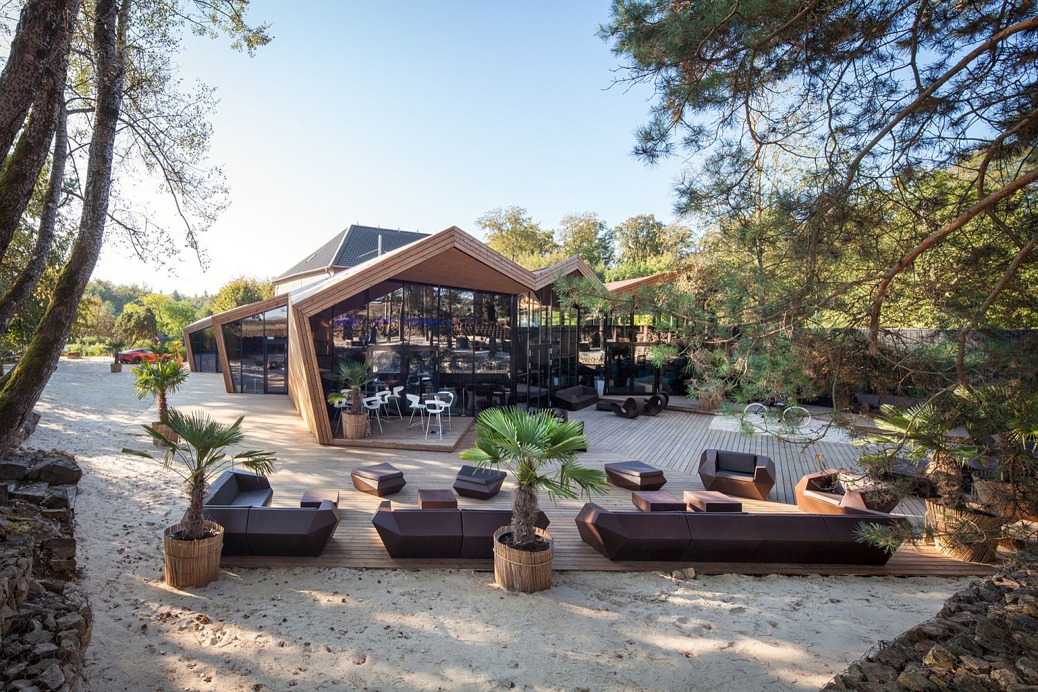 Outdoor sitting area at the Boos Beach Club Restaurant