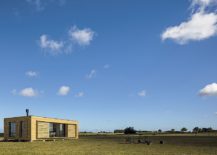 Small-and-elegant-prefab-in-the-countryside-217x155