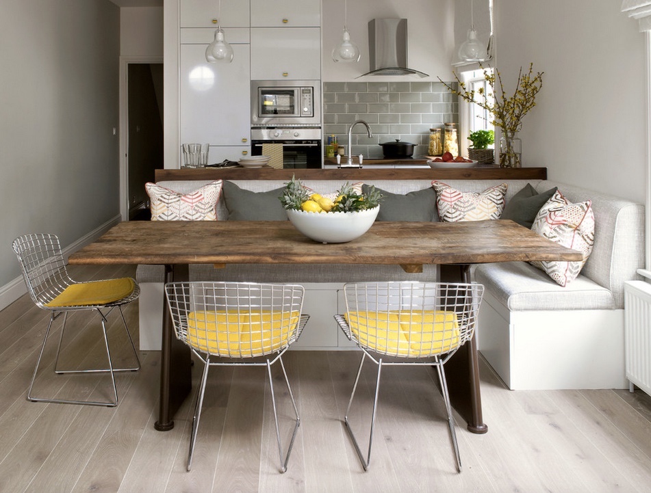 Small kitchen cozy banquette