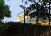 Smart-design-of-modern-house-in-Lima-offers-complete-privacy-217x155
