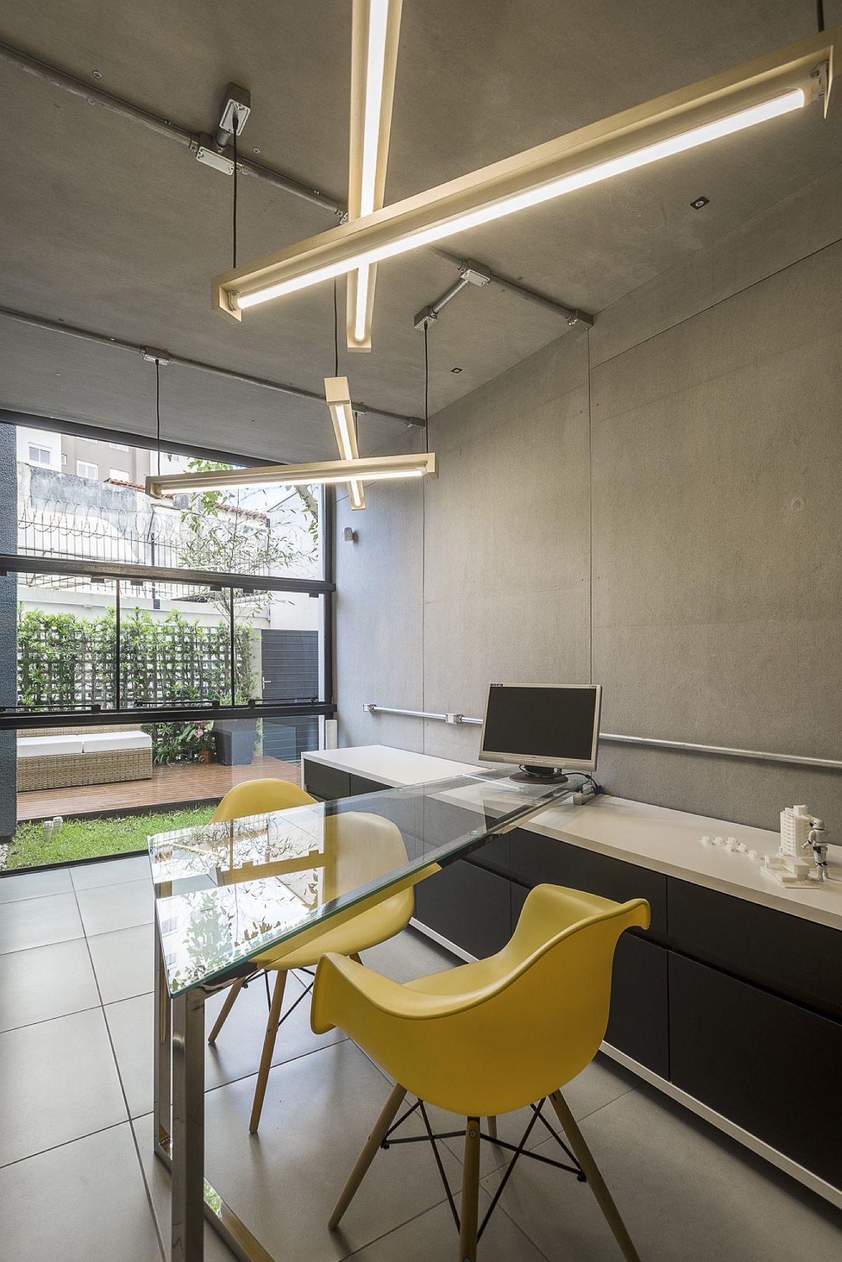 Tubelight lighting for the simple and industrial office