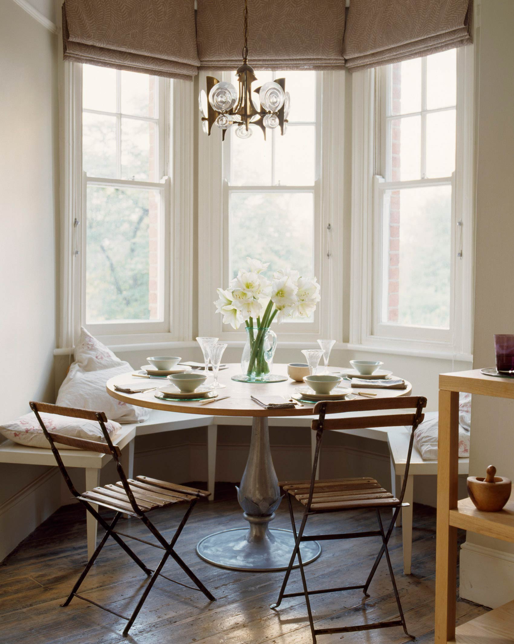 Window seat sunroom banquette