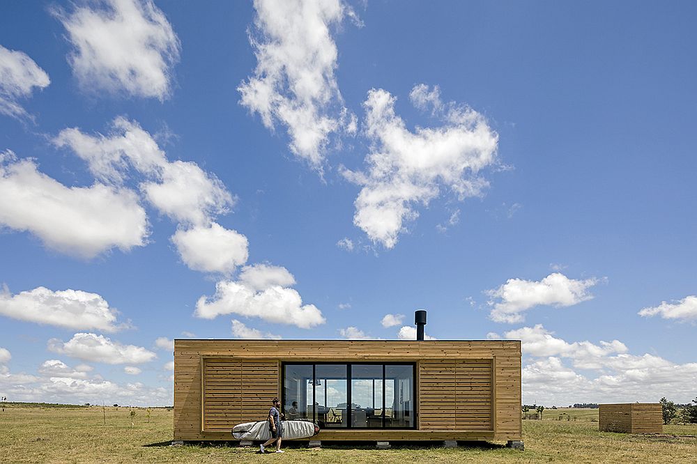 Wooden-and-glass-exterior-of-the-prefab-in-Uruguay