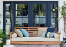 A-natural-porch-swing-that-blends-in-with-the-modern-decor-217x155