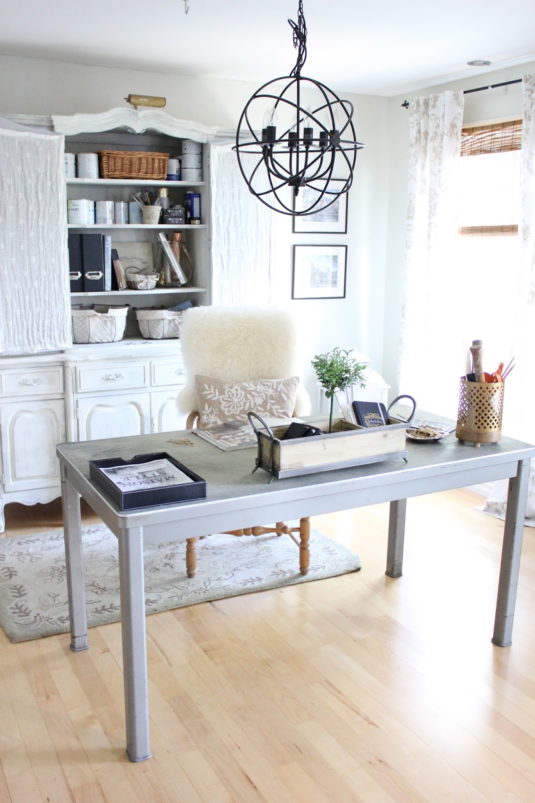 How to Design a Cozy Farmhouse Style Office Space