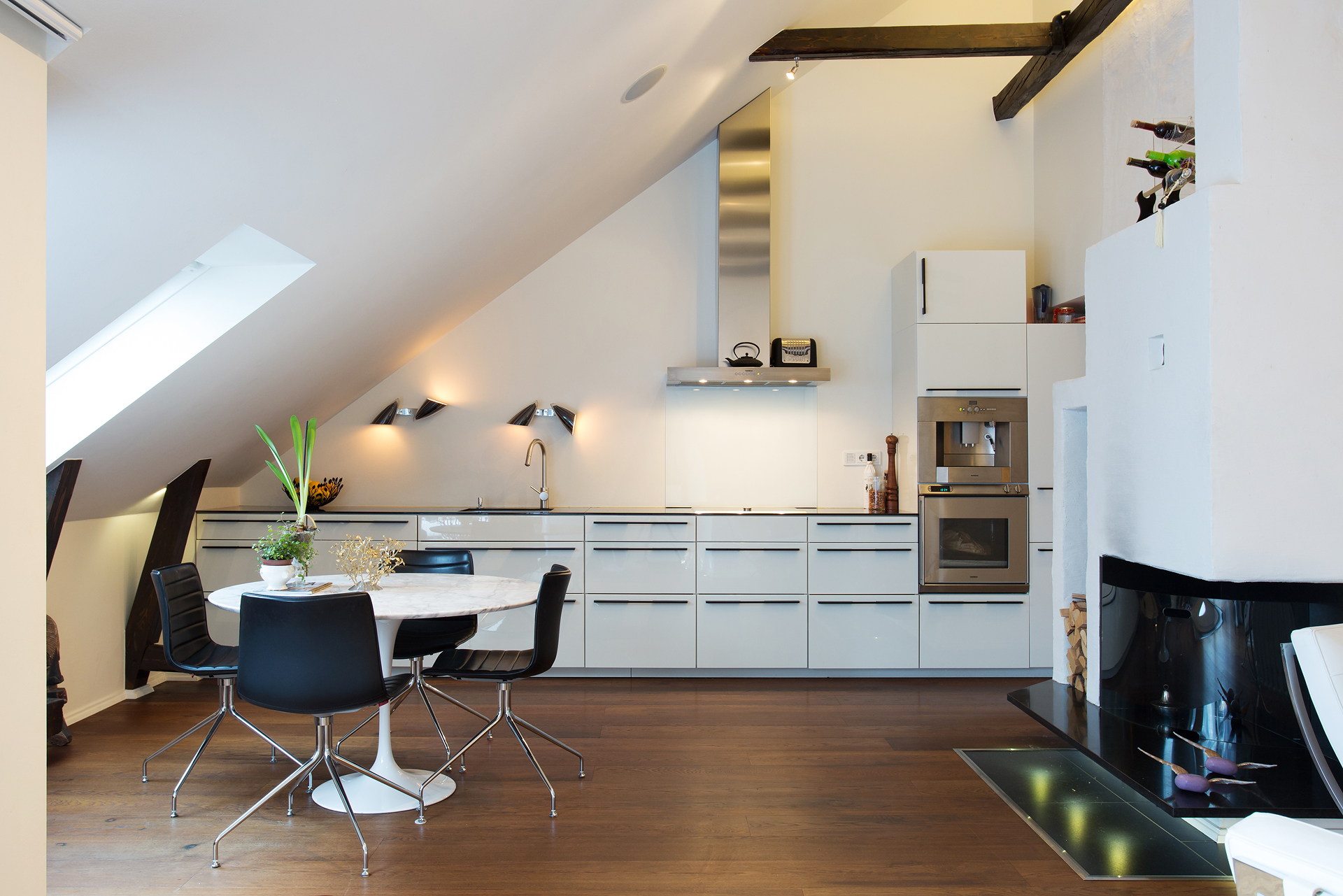 Attic-kitchen-with-a-long-counter-and-plenty-of-workspace