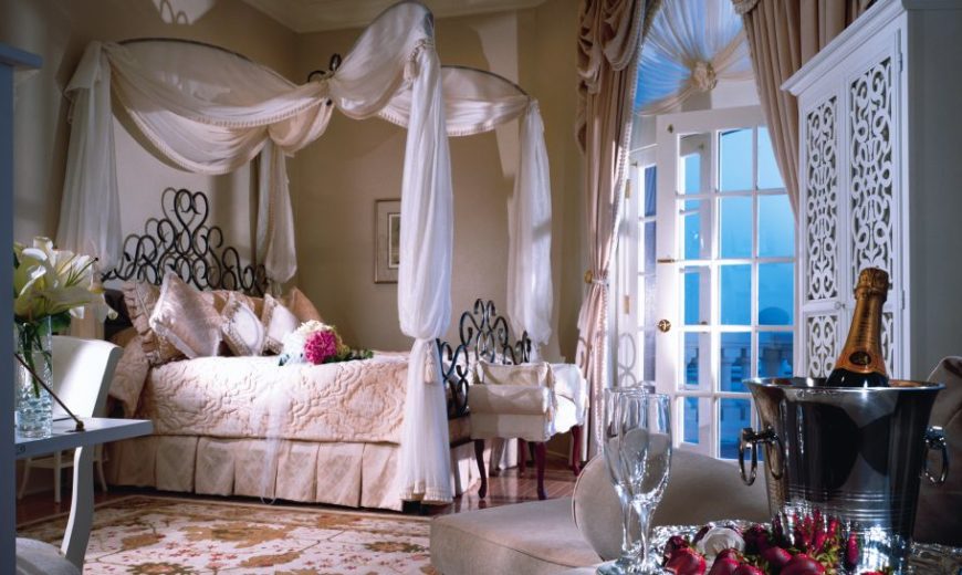 Bohemian Bedroom Inspiration: Four Poster Beds With Boho Chic Vibes