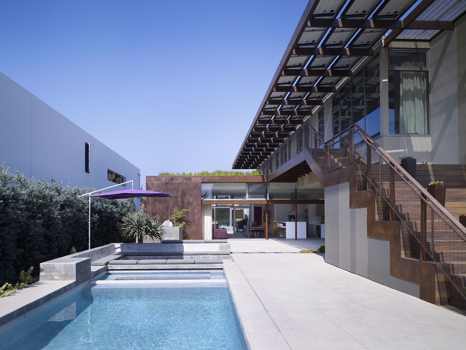 Central courtyard, pool and open social zones at the Yin-Yang Residence