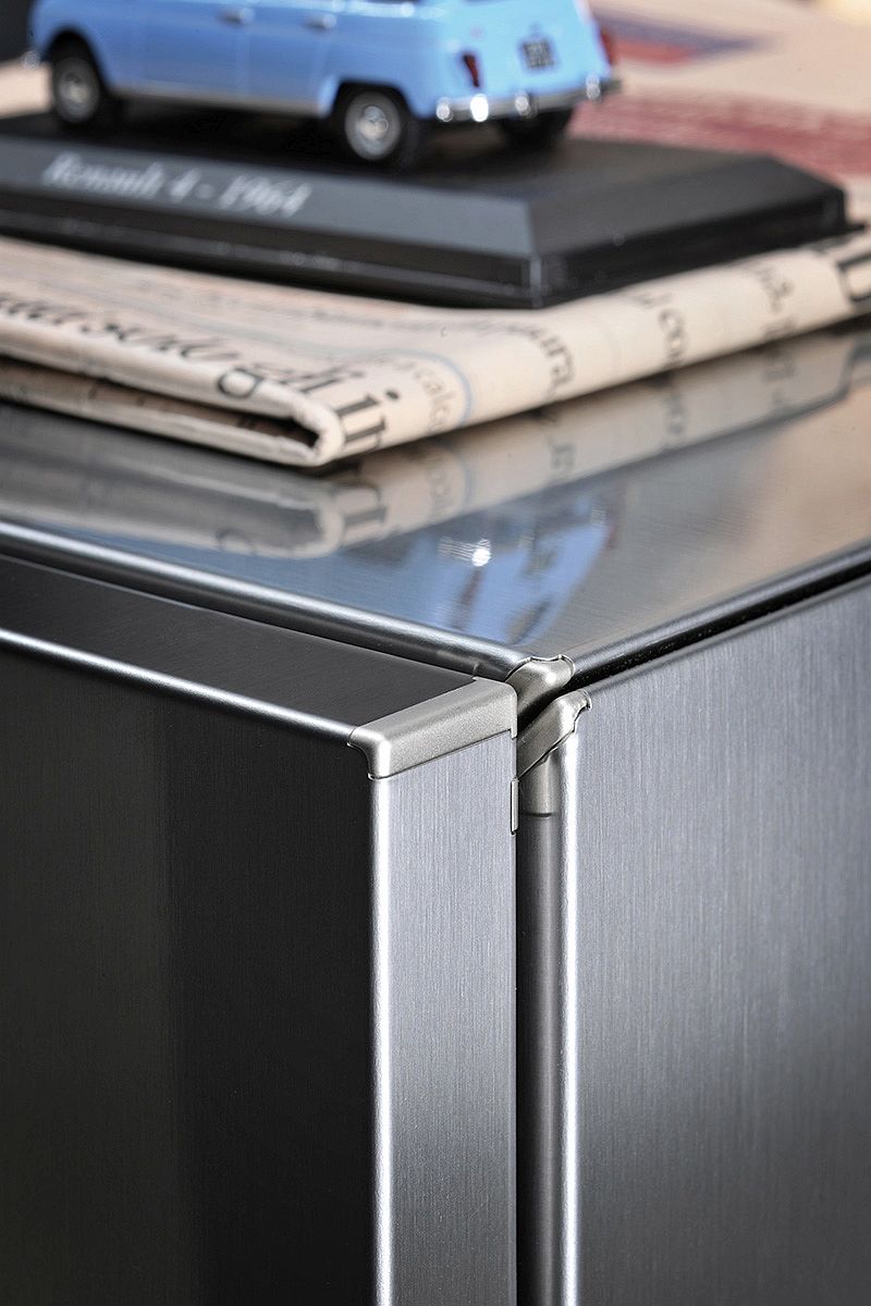 Closer look at the Soho Tv Unit from Ronda Design