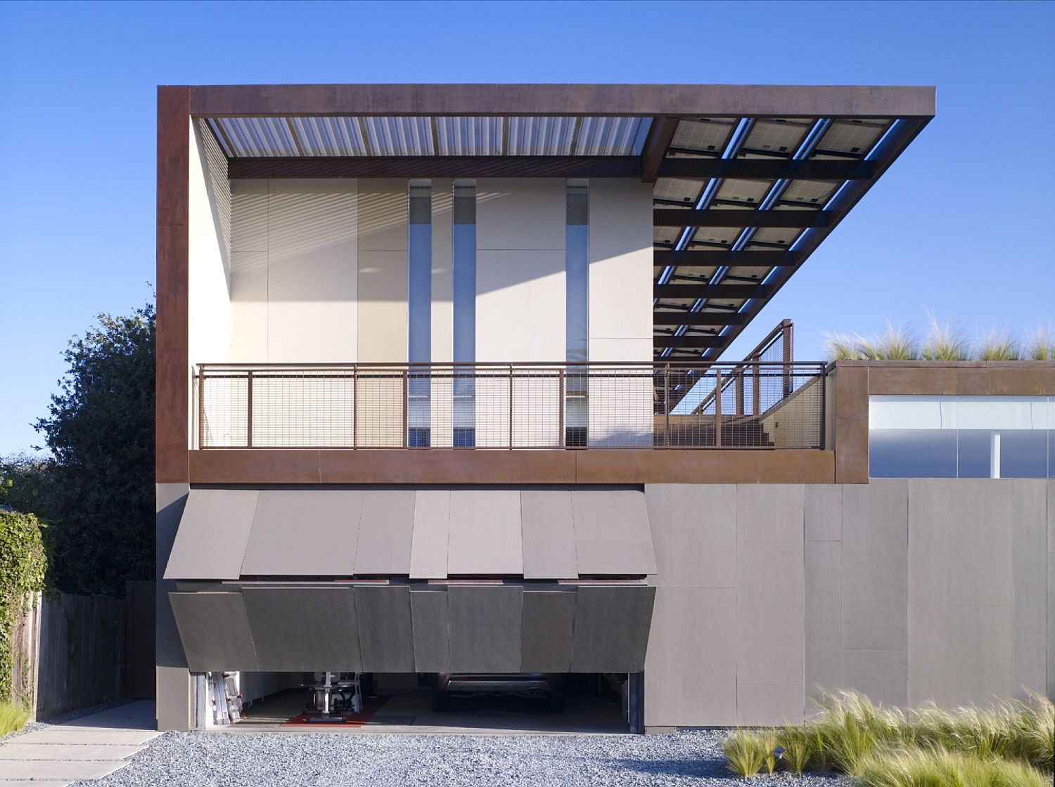 Contemporary Yin-Yang Residence in Appleton Way, Venice