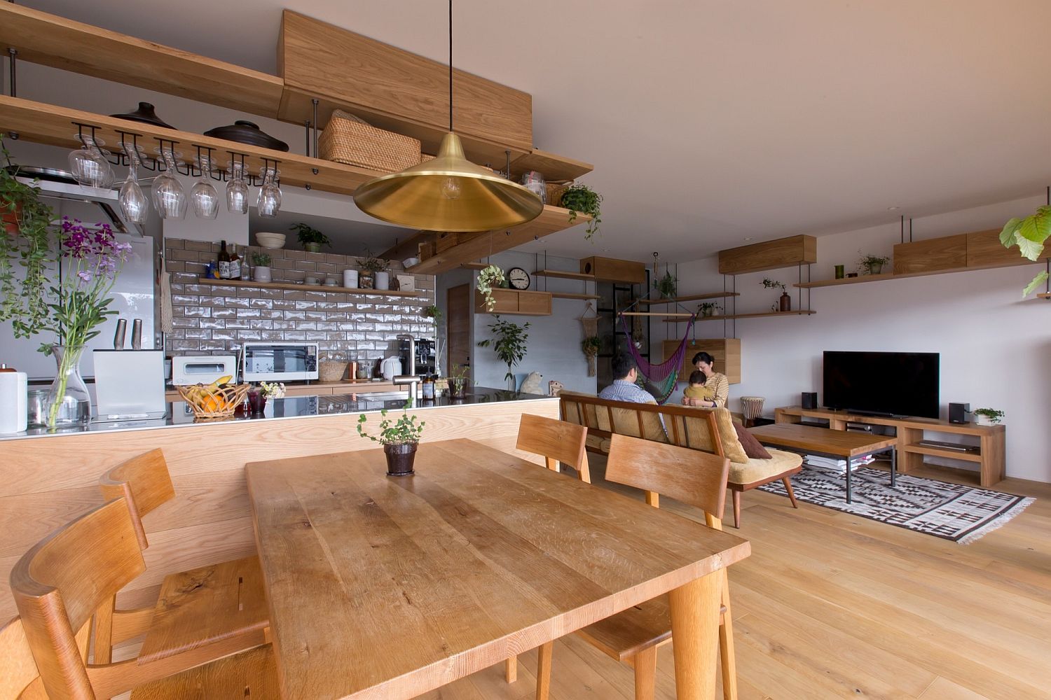 Dining-area-and-ergonomic-kitchen-of-the-small-Japanese-home