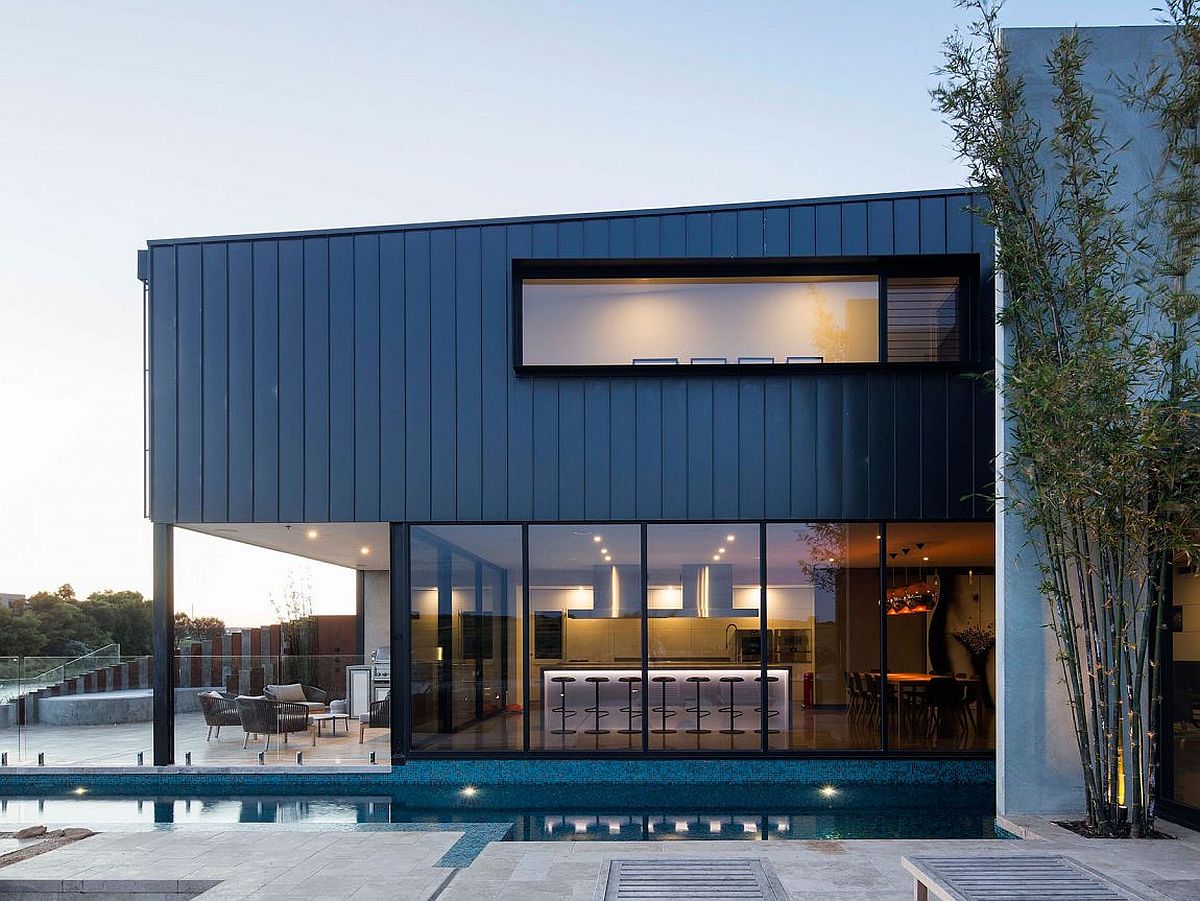 Elegant-exterior-of-the-contemporary-home-in-Victoria