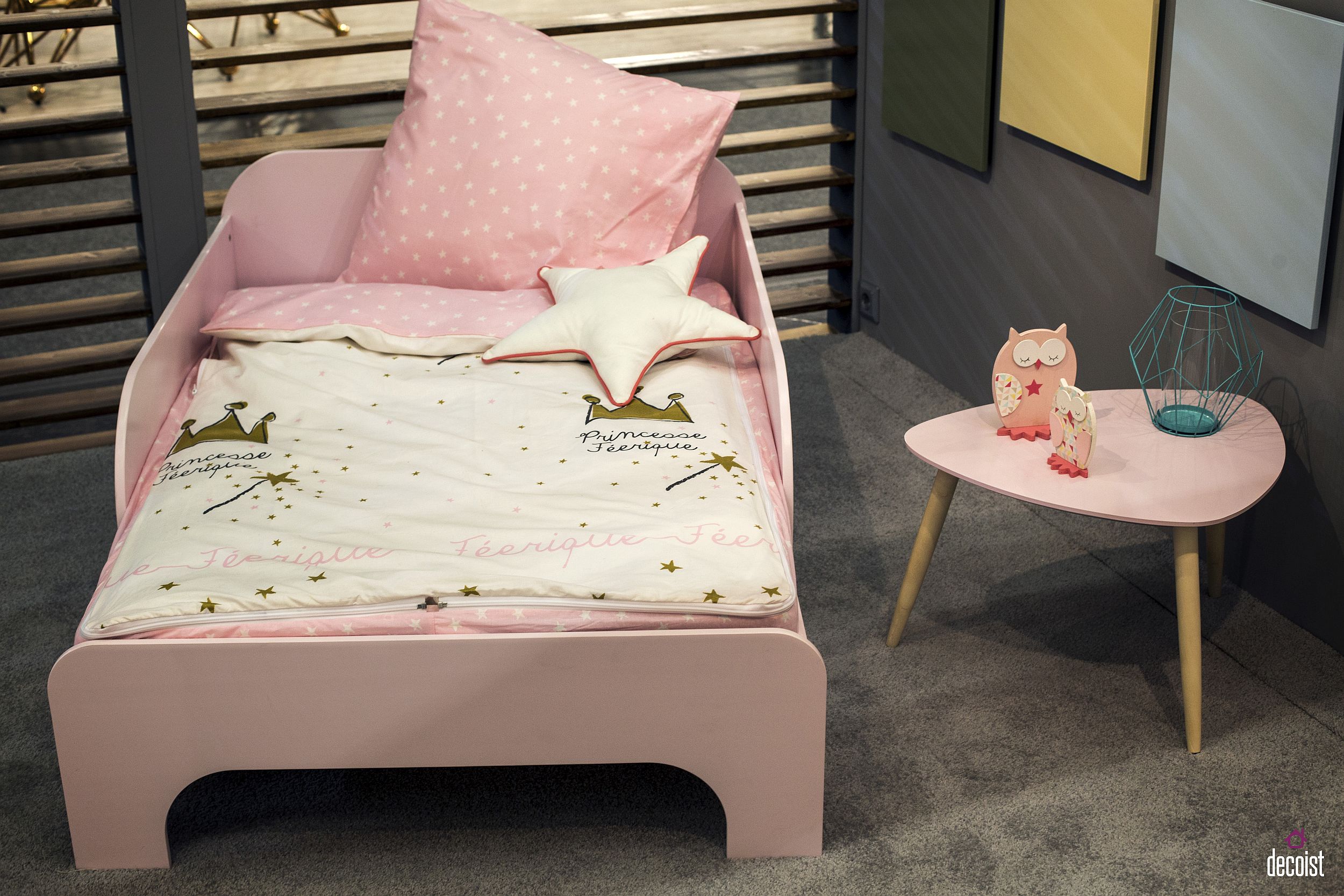 Girls' bed in pink and matching side table are perfect for your litlle princess!