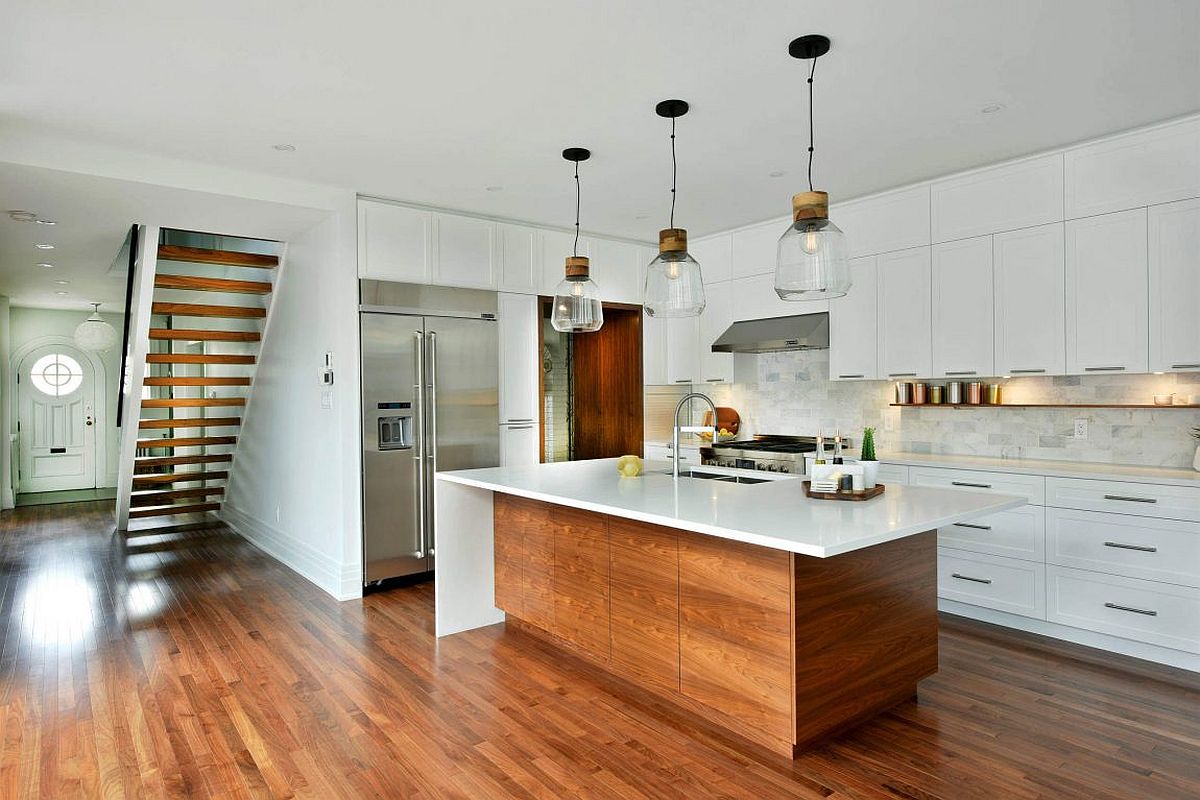 Kitchen island in wood with a polished countertop in white