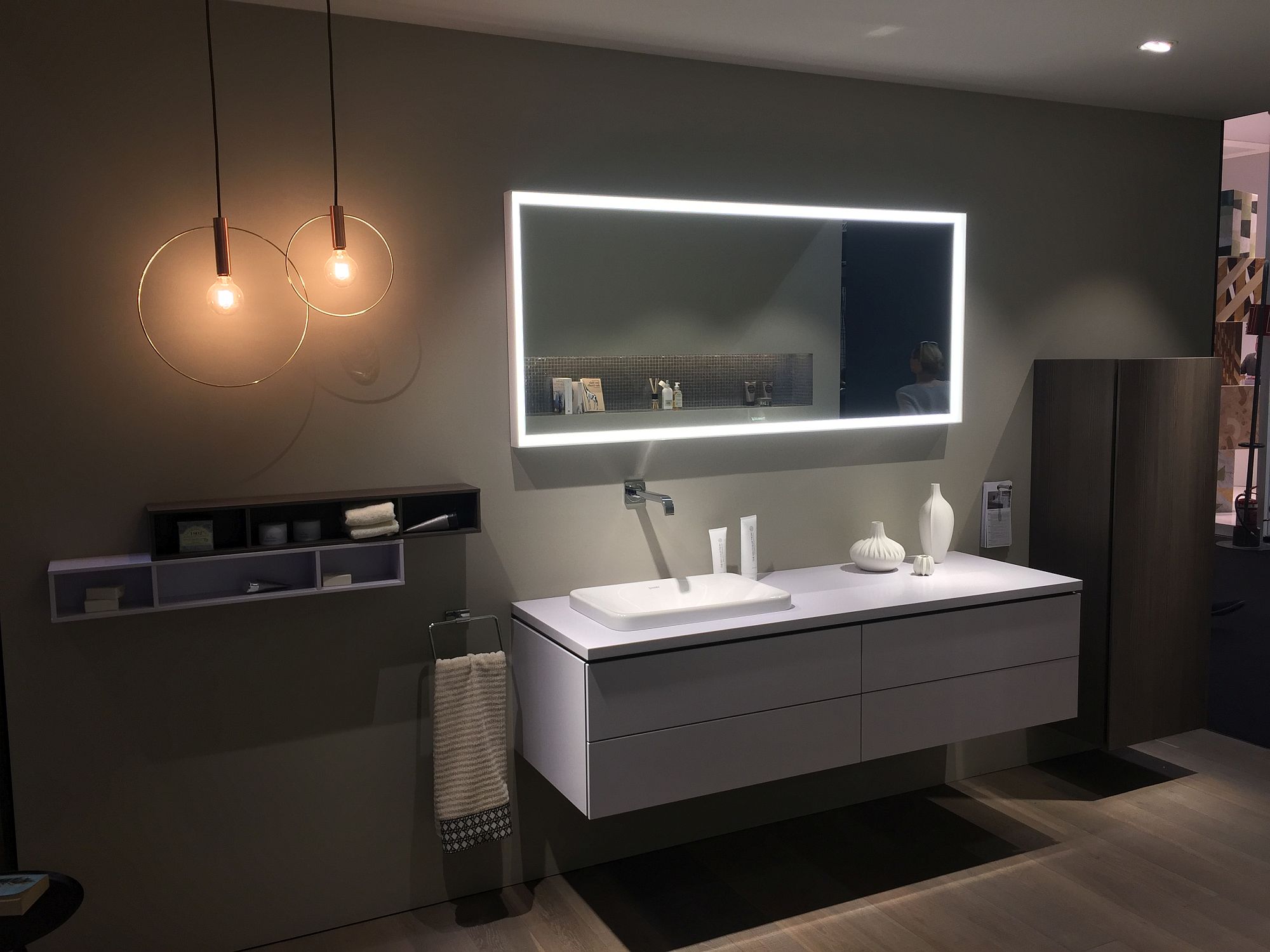 LED-strip-lighting-transforms-the-amnbiance-of-the-bathroom-completely