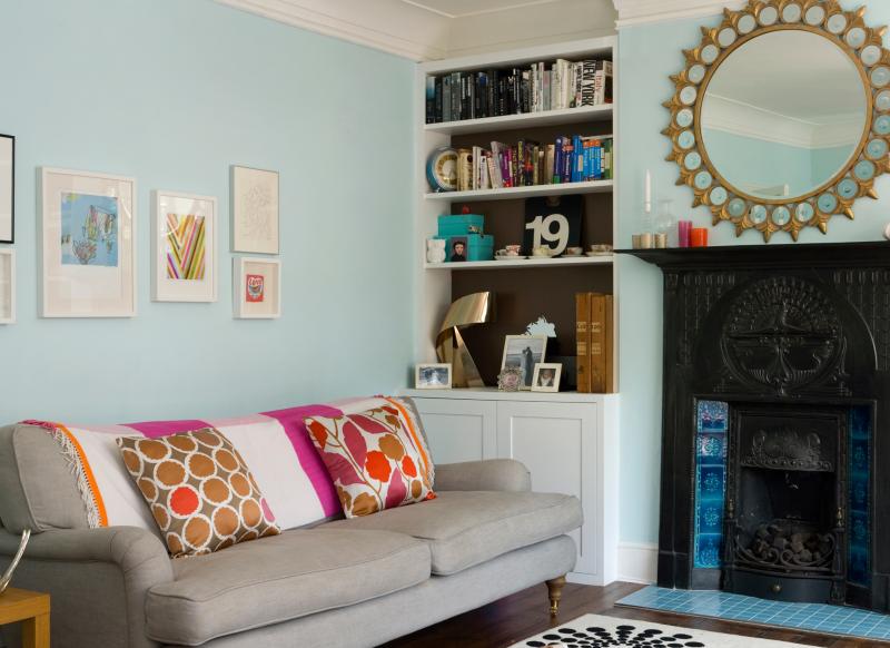 Living room in a subtle shade of mint and golden elements