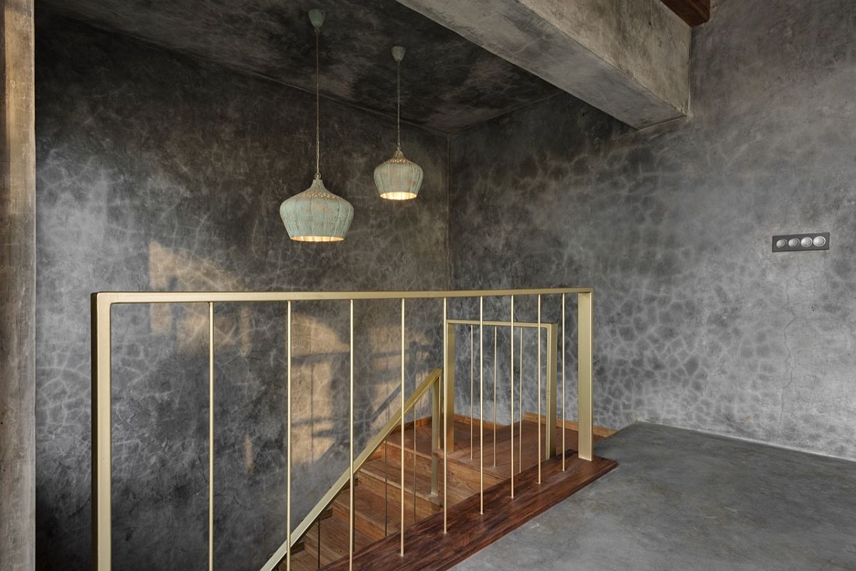 Local-cement-plastering-technique-gives-the-interior-a-stunning-industrial-vibe