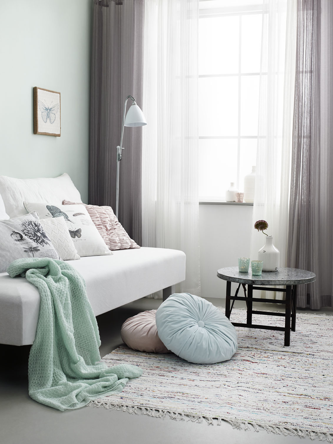 Fresh and Pastel: Style Your Living Room In Mint Hues