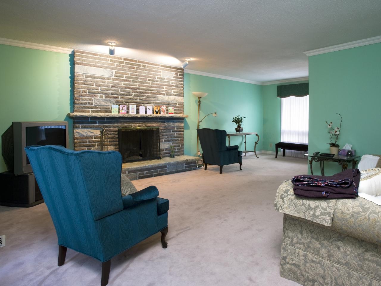 Mint walls enhance the cozy feeling of your living room