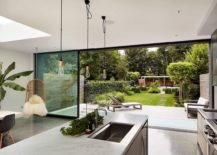 Modern-kitchen-and-dining-connecetd-with-the-green-and-relaxing-garden-217x155