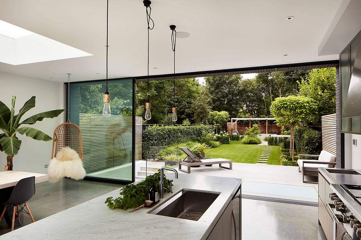 Modern kitchen and dining connecetd with the green and relaxing garden