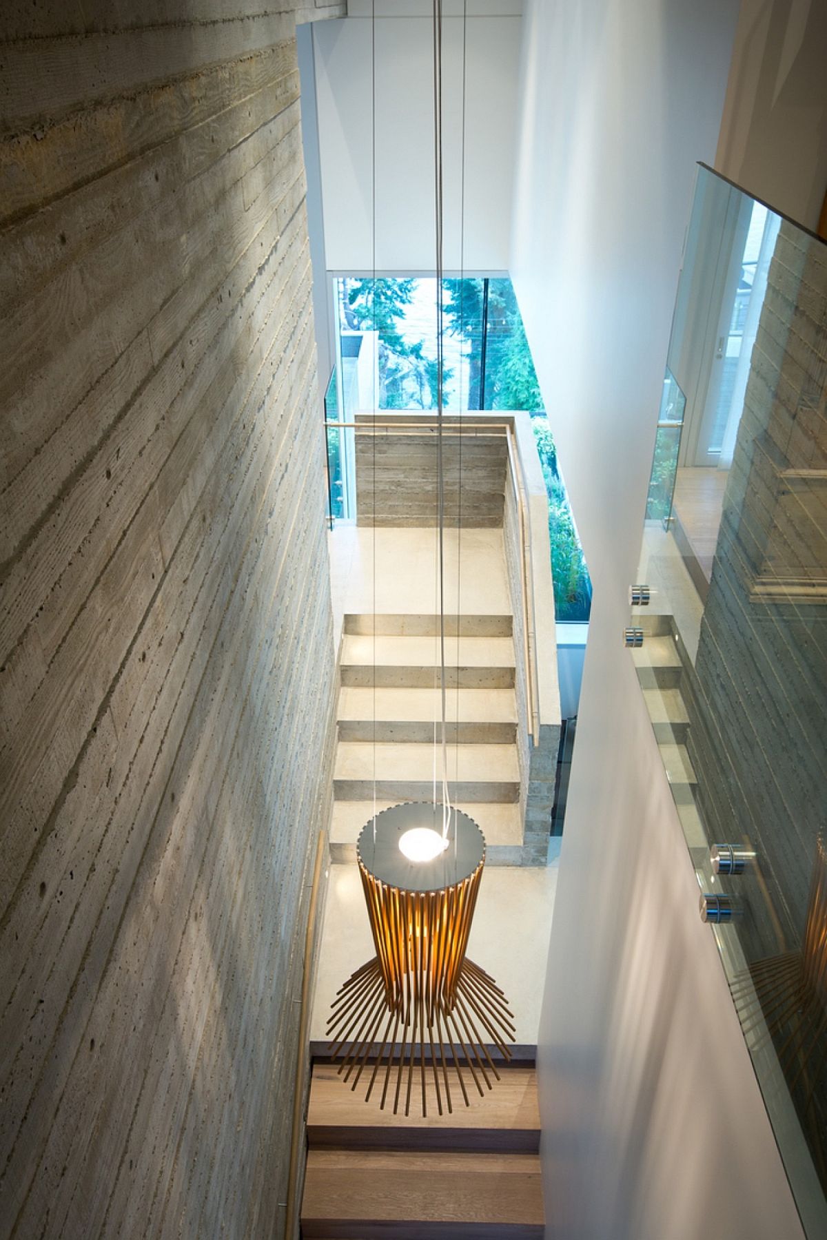 Pendant-light-used-to-illuminate-the-stairway-in-style