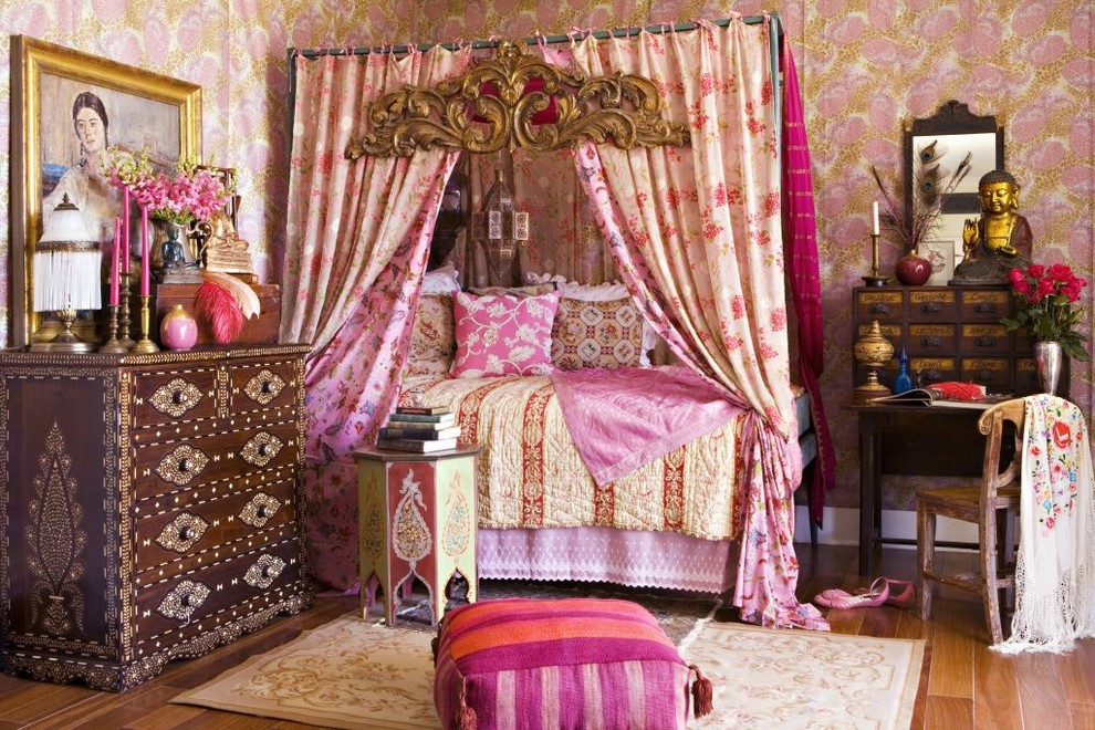 Pink-four-poster-bed-as-one-piece-of-the-boho-mosaic