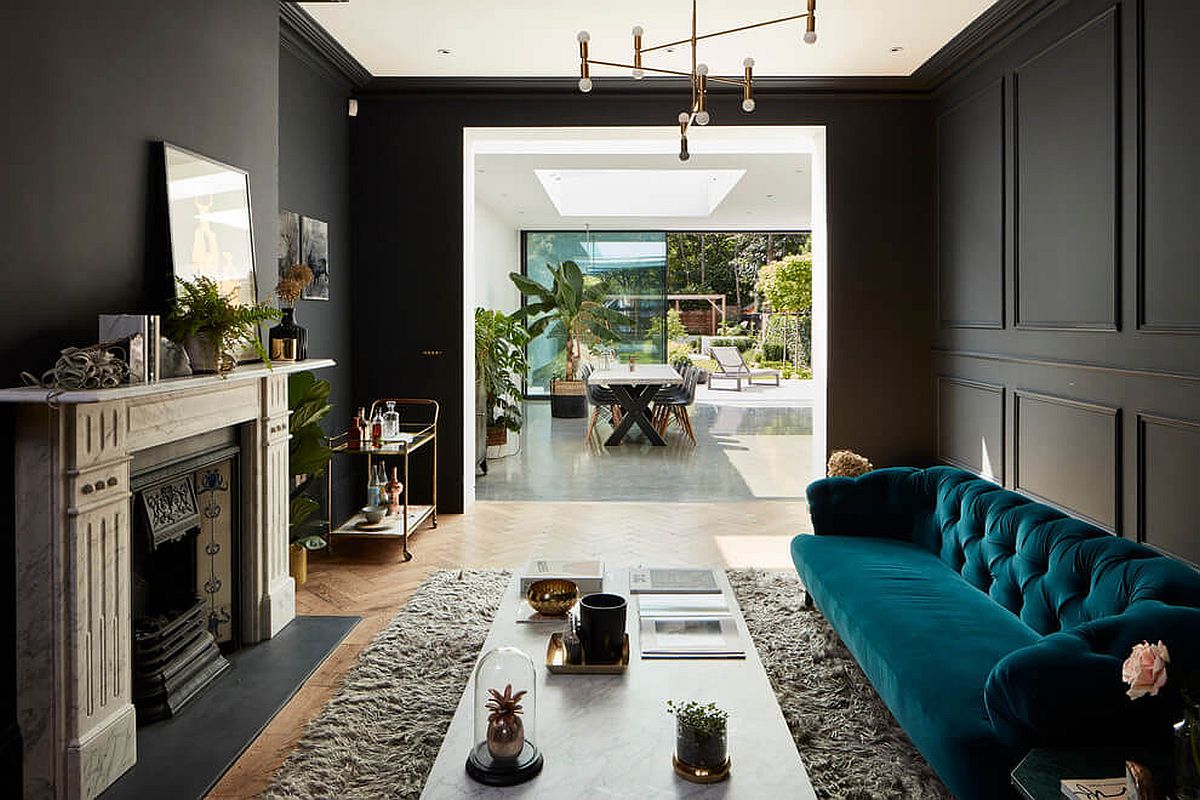 Relaxing-sitting-zone-connected-with-the-dining-space-and-the-outdoors-visually