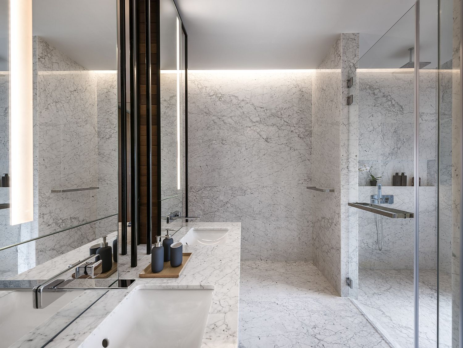 Sleek and minimal contemporary bathroom
