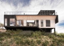 Small-and-stylish-home-overlooking-Lake-Rapel-in-Chile-217x155