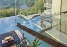 Sneak-peek-into-Justin-Biebers-awesome-bedroom-with-glass-floor-217x155