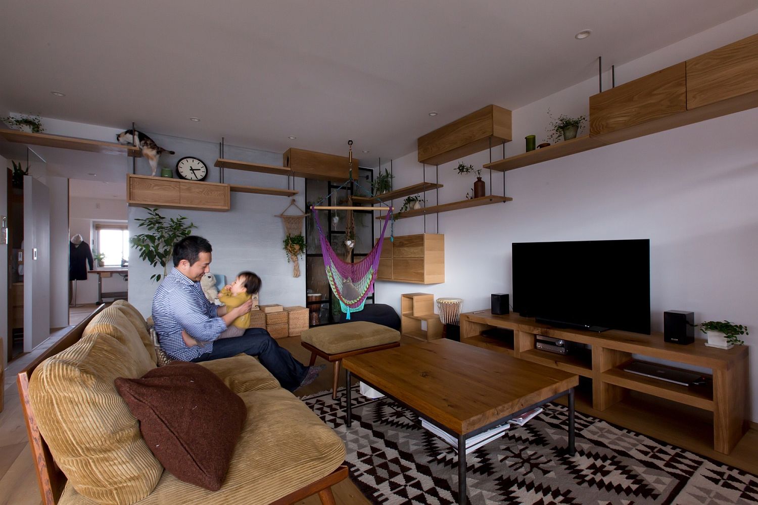 Space-savvy-contemporary-home-design-in-Nionohama-Japan