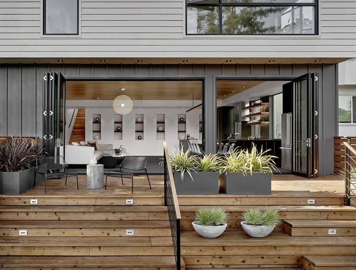 Stackable-folding-doors-connect-the-interior-with-rear-yard