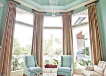Stunning-living-room-with-minty-ceiling-217x155