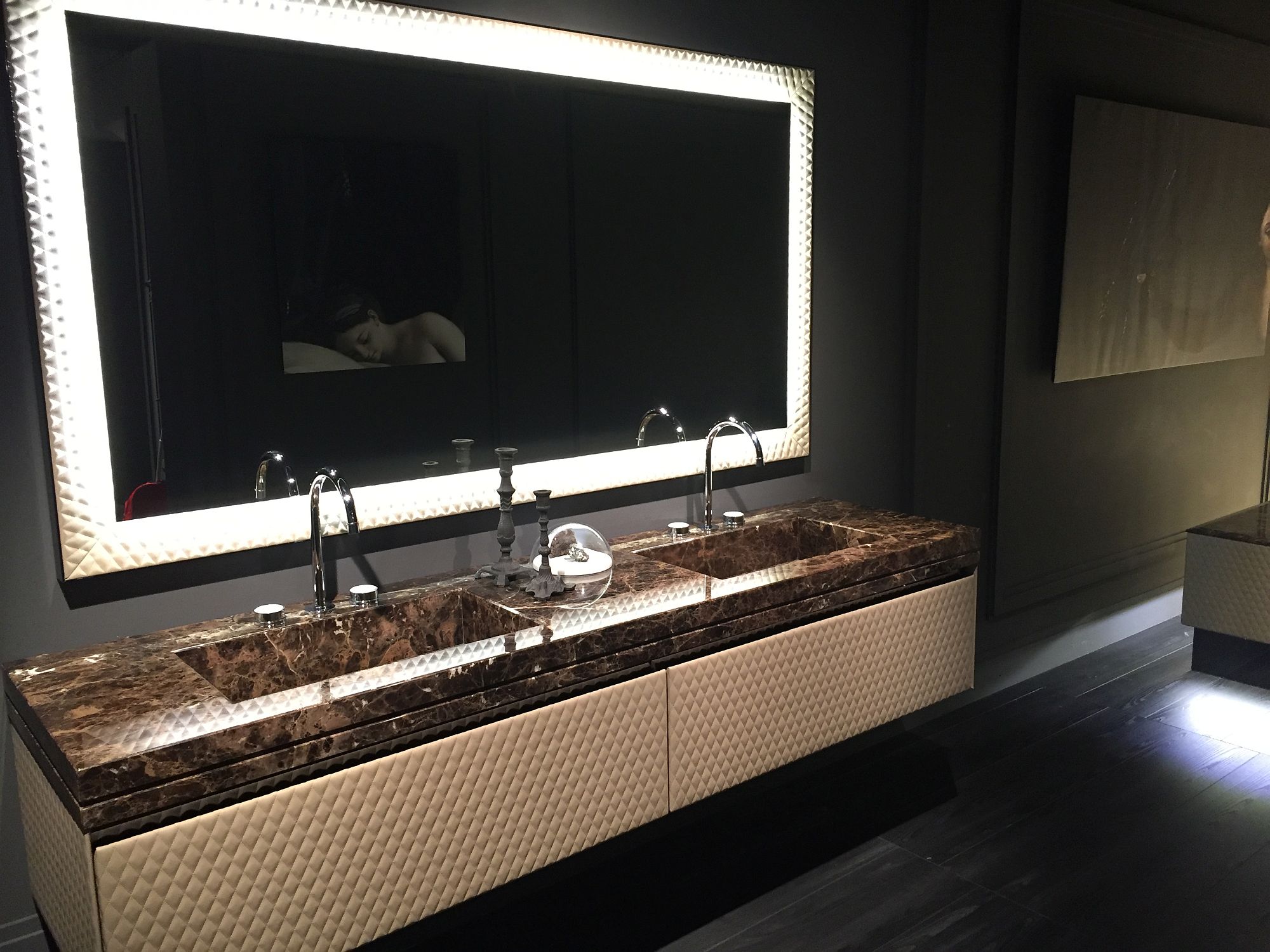 Textured-mirror-frame-and-bathroom-vanity-complement-each-other