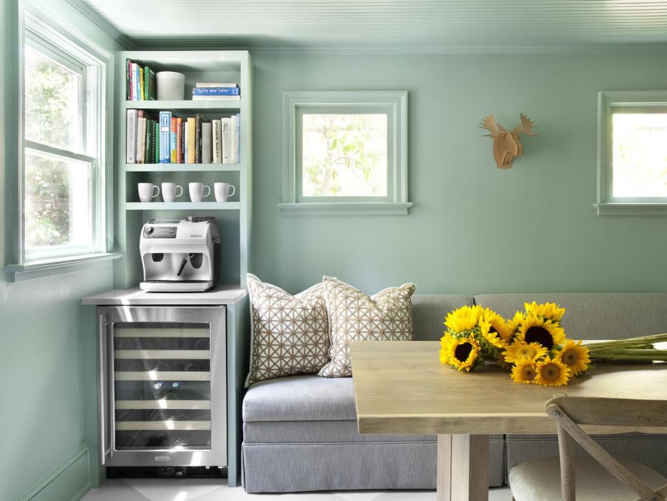 Use mint colored walls for a retro living room