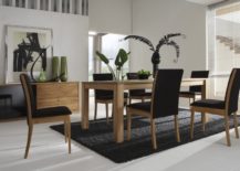 A-black-rug-makes-a-dining-room-incredibly-stylish--217x155