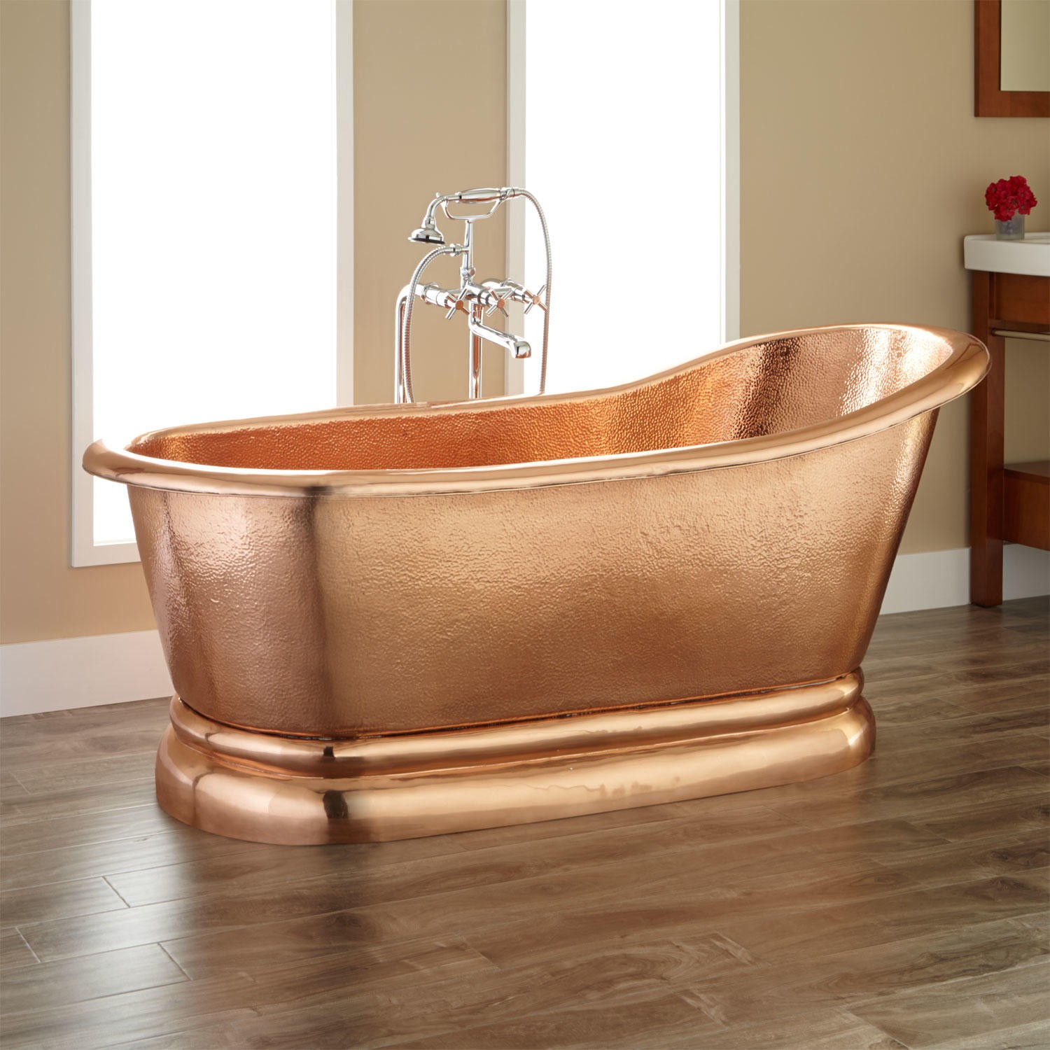 A-luxurious-shiny-copper-bathtub