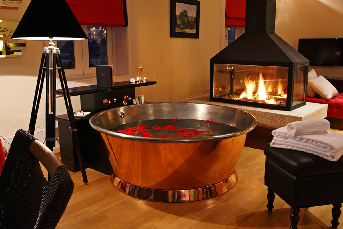 A round copper bathtub in a cozy living room
