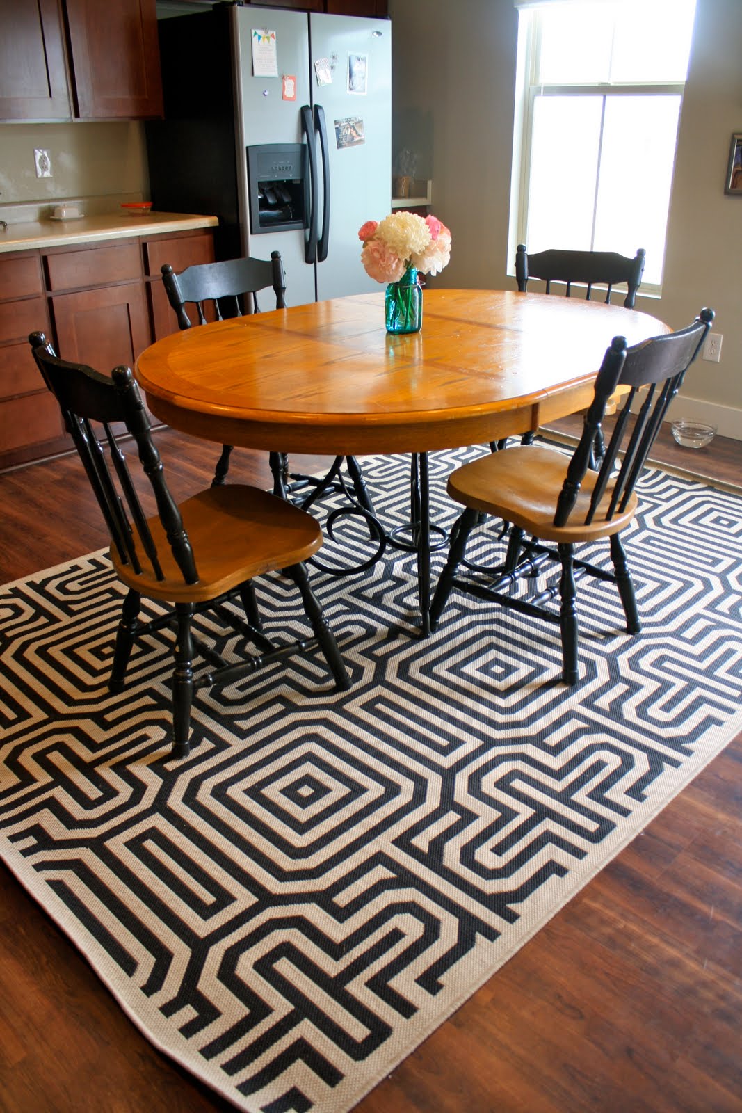 A rug that brings life and vitality into an otherwise simplistic dining room